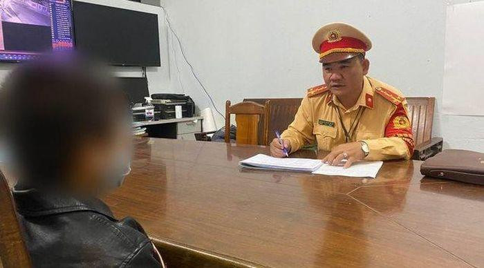 Tiền mua cỏ Mỹ và tiêu xài do T. đi trộm cắp xe máy bán lấy tiền