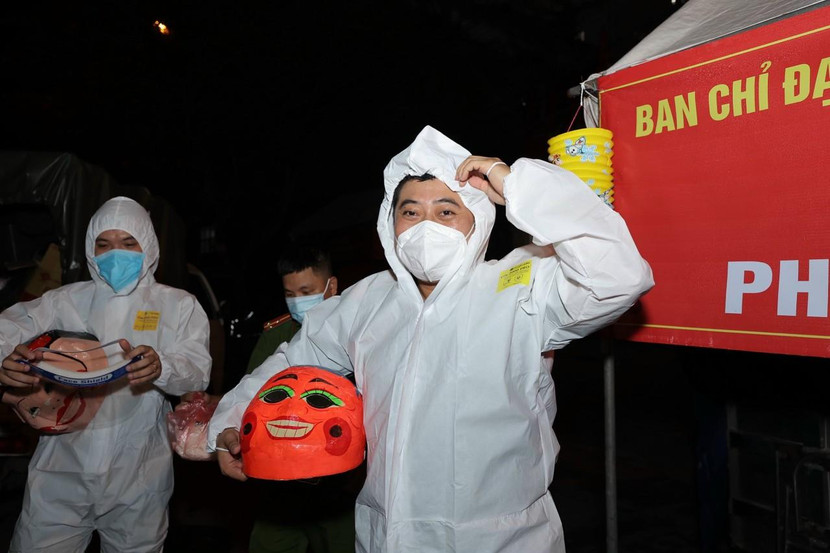 Các chú Công an đã sẵn sàng, hóa thân thành...