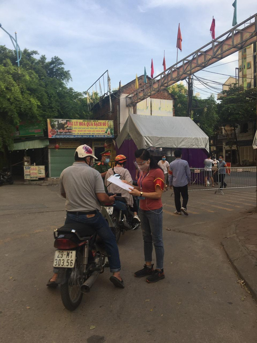 Sự vào cuộc, đồng thuận của người dân là "liều thuốc" hữu hiệu phòng chống dịch bệnh Covid-19 Sự vào cuộc, đồng thuận của người dân là "liều thuốc" hữu hiệu phòng chống dịch bệnh Covid-19