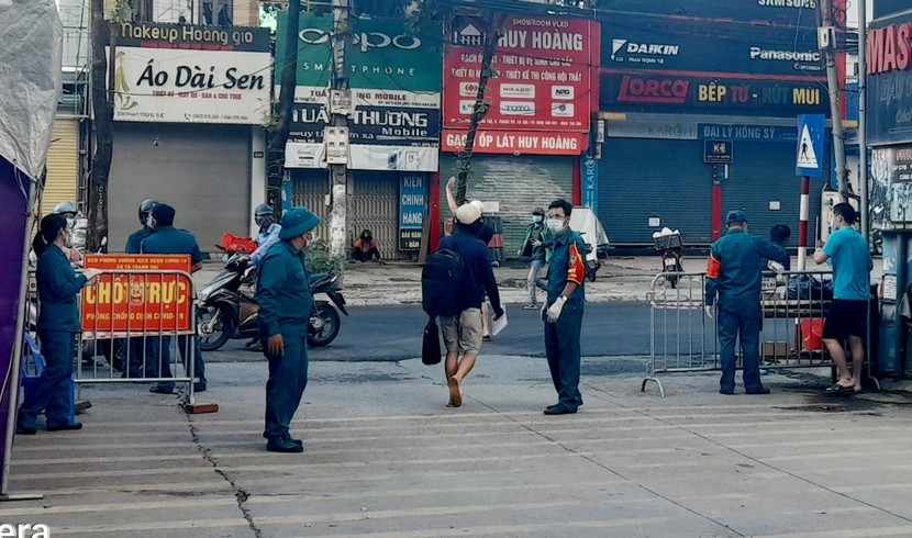 Kiểm soát chặt người, phương tiện ra vào tại khu đô thị Đại Thanh, xã Tả Thanh Oai Kiểm soát chặt người, phương tiện ra vào tại khu đô thị Đại Thanh, xã Tả Thanh Oai