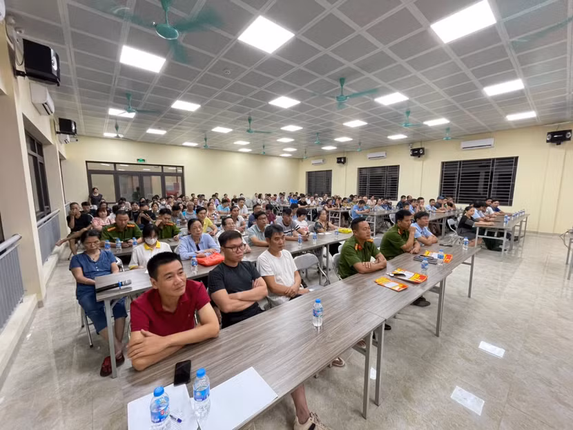 Hội trường Cụm công trình Văn Hóa, Thể thao và Nhà sinh hoạt cộng đồng phường Vĩnh Tuy không còn chỗ trống