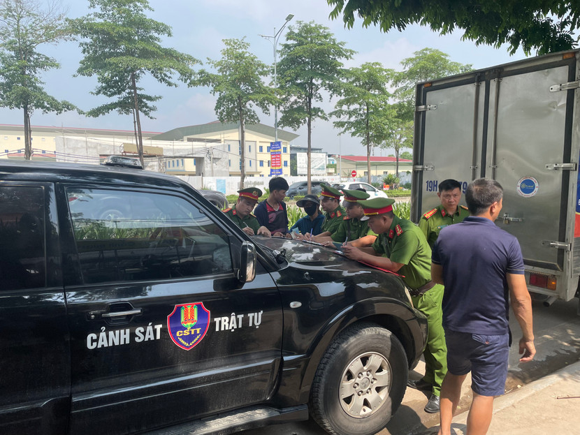 Lực lượng chức năng lập biên bản trường hợp vi phạm TTGT-ĐT