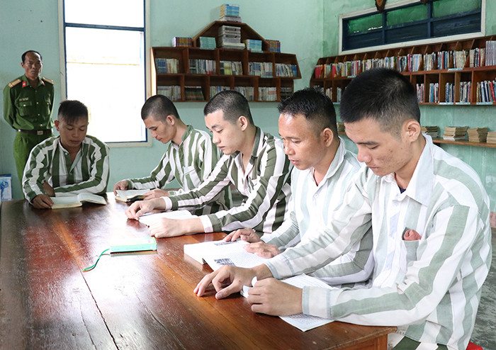 Người chấp hành án phạt tù được tạo điều kiện để tìm hiểu kiến thức (ảnh minh họa)
