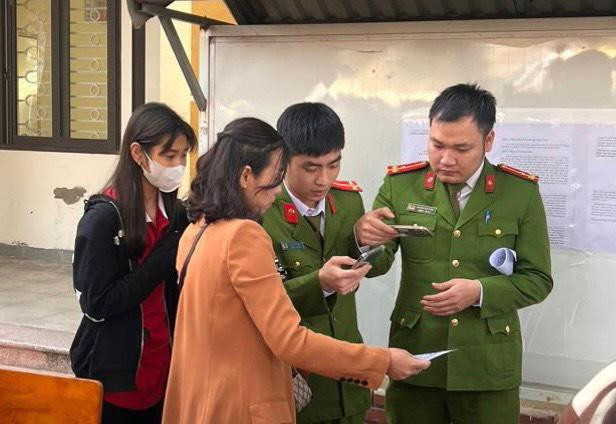 Mọi thao tác được hướng dẫn cặn kẽ Mọi thao tác được hướng dẫn cặn kẽ