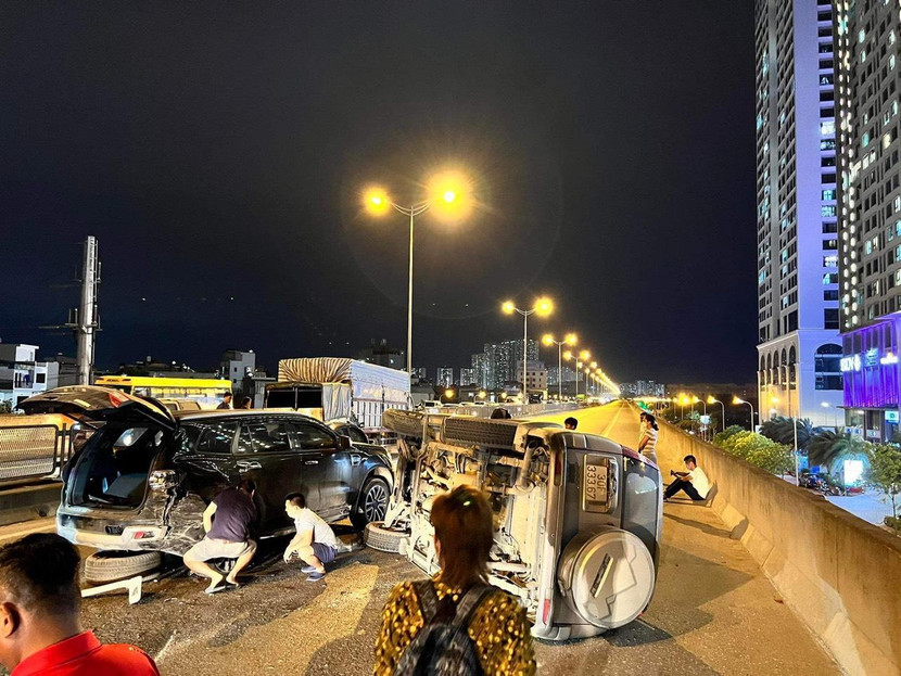 Vụ tai nạn liên hoàn làm ùn tắc giao thông trên nhiều tuyến đường liên quan Vụ tai nạn liên hoàn làm ùn tắc giao thông trên nhiều tuyến đường liên quan