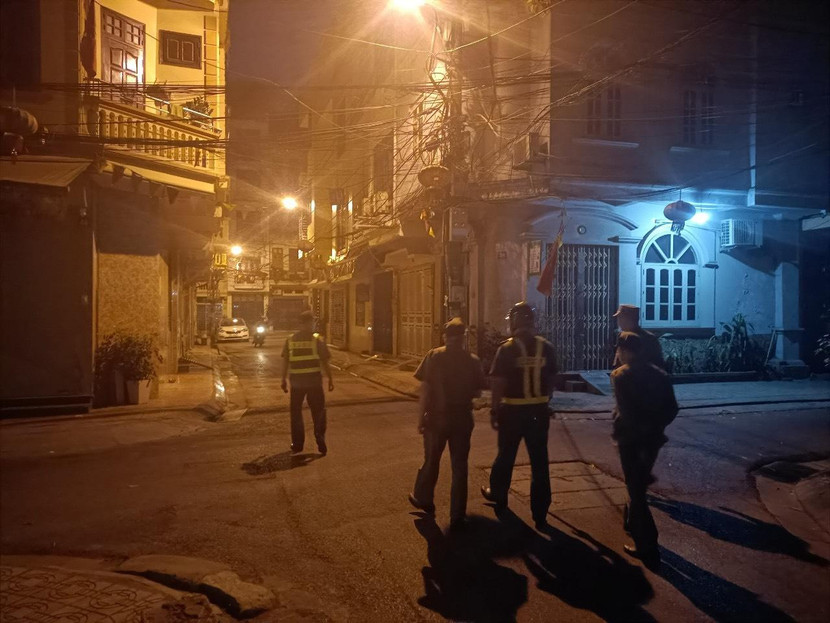 Khi màn đêm buông xuống, cũng là lúc lực lượng tuần tra nhân dân Công an phường Phúc Xá thực hiện công tác tuần tra đảm bảo ANTT địa bàn Khi màn đêm buông xuống, cũng là lúc lực lượng tuần tra nhân dân Công an phường Phúc Xá thực hiện công tác tuần tra đảm bảo ANTT địa bàn