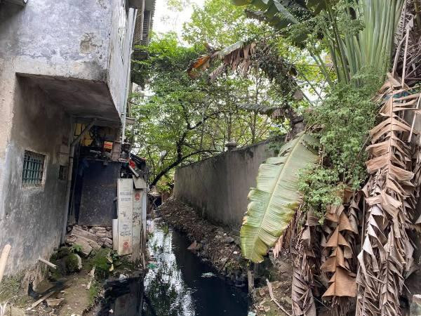 Đoạn mương này vẫn trong tình trạng "án binh bất động" Đoạn mương này vẫn trong tình trạng "án binh bất động"