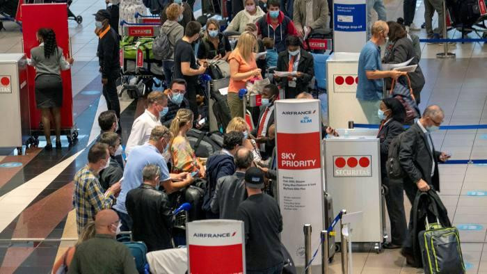 Nhiều nước đã đặt lệnh cấm nhập cảnh với du khách đến từ Nam Phi và các nước đã xuất hiện biến thể Omicron Nhiều nước đã đặt lệnh cấm nhập cảnh với du khách đến từ Nam Phi và các nước đã xuất hiện biến thể Omicron