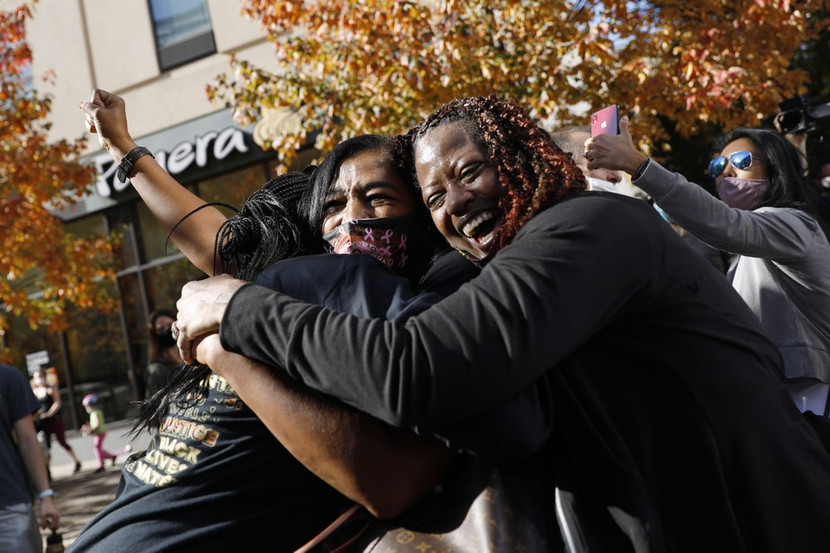 Người ủng hộ đảng Dân chủ vui mừng sau chiến thắng ở Pennsylvania