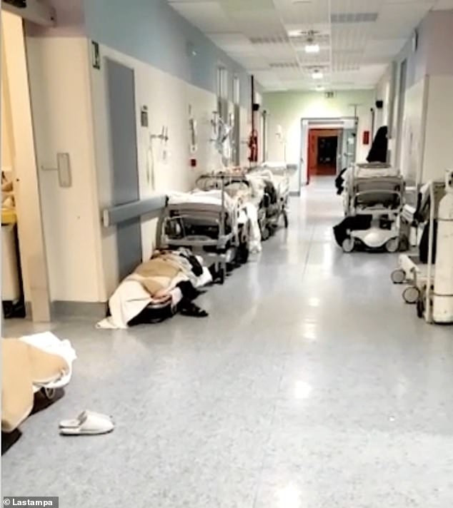 Bệnh viện ở nhiều nơi của Italy quá tải khiến la liệt bệnh nhân phải nằm ở hành lang