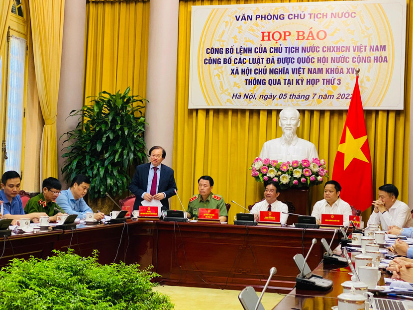 Ông Tạ Quang Đông - Thứ trưởng Bộ Văn hoá Thể thao và Du lịch trả lời báo chí tại buổi họp báo