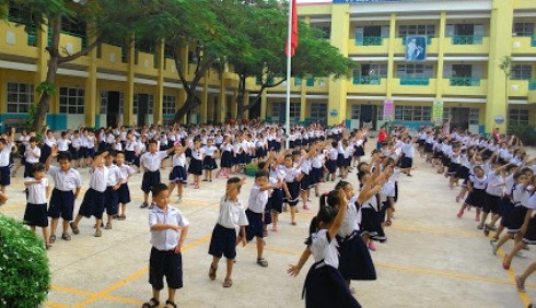 Theo quy định mới , giáo viên không được phê bình học sinh tiểu học trước cả lớp, cả trường Theo quy định mới , giáo viên không được phê bình học sinh tiểu học trước cả lớp, cả trường