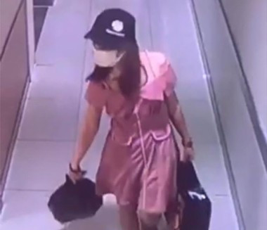 Nghi phạm sau khi cướp ngân hàng đã vào trung tâm mua sắm, thay đổi nhân dạng