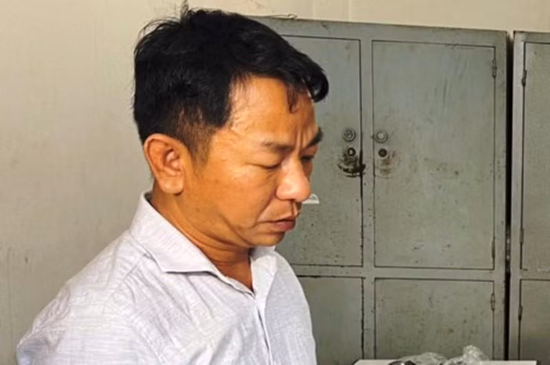 Sơn từng có tiền án 18 tháng tù về tội làm giả tài liệu con dấu của cơ quan, tổ chức