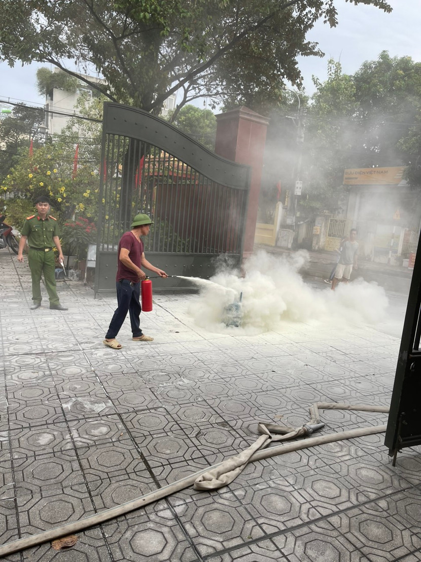 Thực hành kỹ năng dập lửa