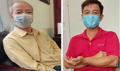 Bác Đỗ Thanh Hà (Tổ trưởng) và anh Nguyễn Phước Thành, cư dân tổ dân phố số 13: "Mỗi người dân hiểu, chia sẻ với cơ quan chức năng chính là động lực để chiến thắng dịch bệnh Covid"