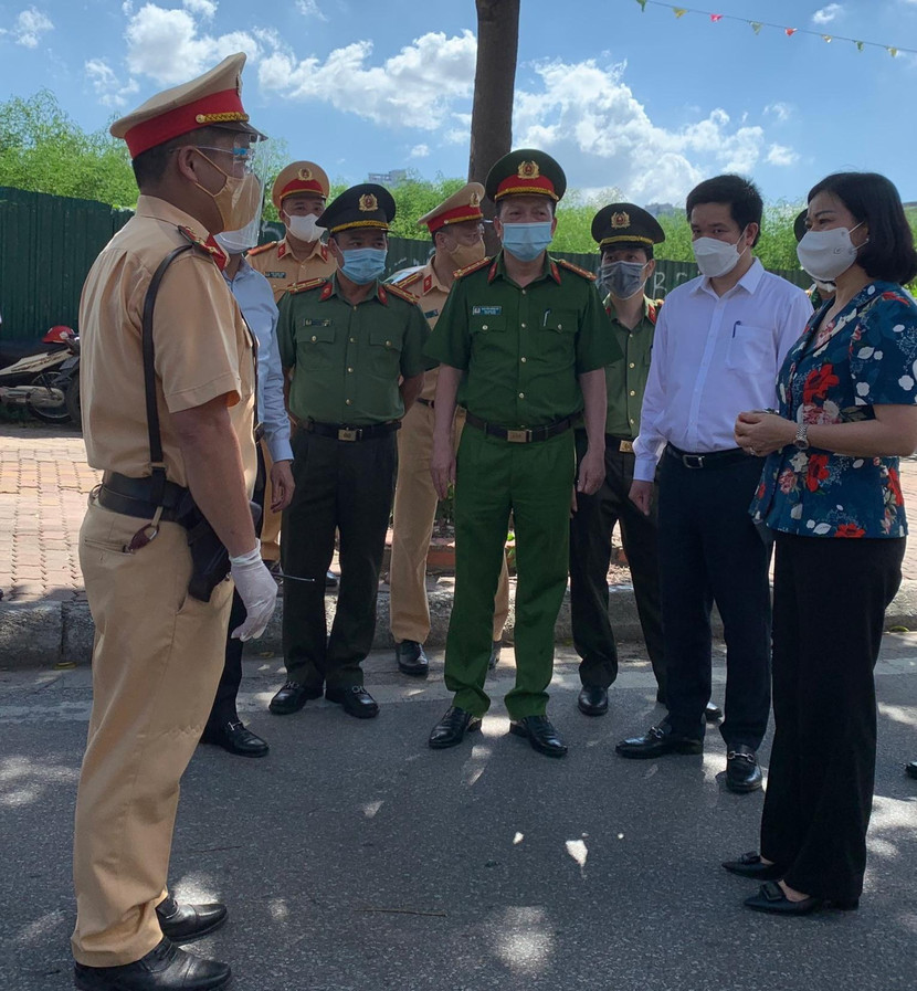 Phó Bí thư Thường trực Thành ủy Nguyễn Thị Tuyến động viên lực lượng phòng chống dịch Phó Bí thư Thường trực Thành ủy Nguyễn Thị Tuyến động viên lực lượng phòng chống dịch