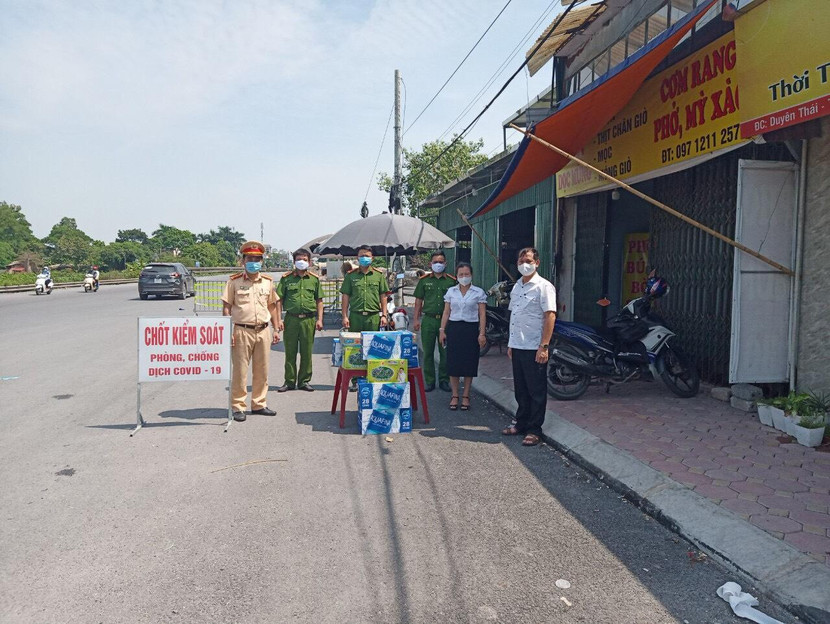 Chốt kiểm soát trên địa bàn xã Duyên Thái