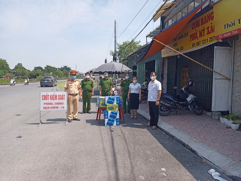 Chốt kiểm soát trên địa bàn xã Duyên Thái
