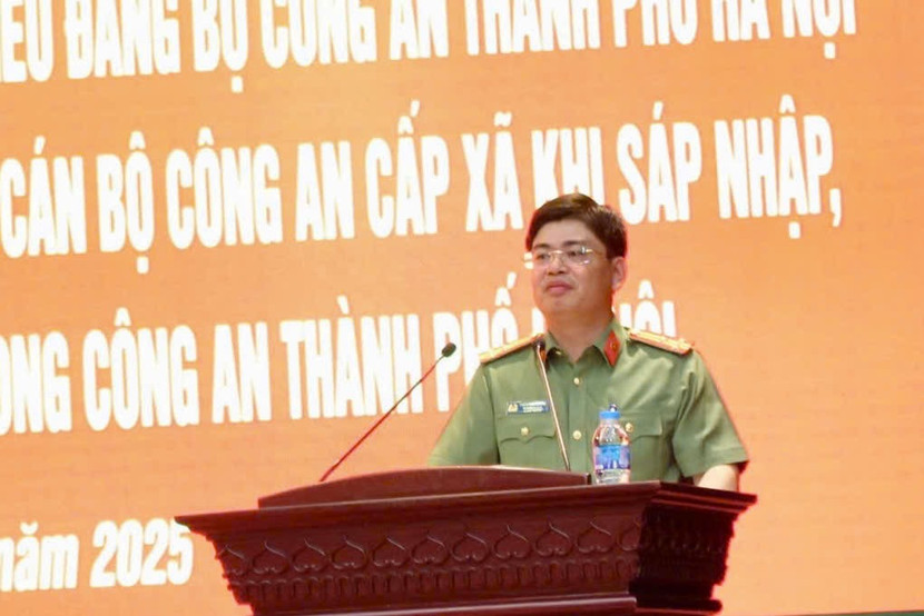 Thượng tá Trần Văn Quang, Trưởng phòng Tổ chức cán bộ CATP Hà Nội phổ biến 5 văn bản về tổ chức Đại hội Đảng các cấp tiến tới Đại hội Đại biểu Đảng bộ CATP lần thứ XXIX và hướng dẫn việc sắp xếp, bố trí cán bộ Công an cấp xã... Thượng tá Trần Văn Quang, Trưởng phòng Tổ chức cán bộ CATP Hà Nội phổ biến 5 văn bản về tổ chức Đại hội Đảng các cấp tiến tới Đại hội Đại biểu Đảng bộ CATP lần thứ XXIX và hướng dẫn việc sắp xếp, bố trí cán bộ Công an cấp xã...