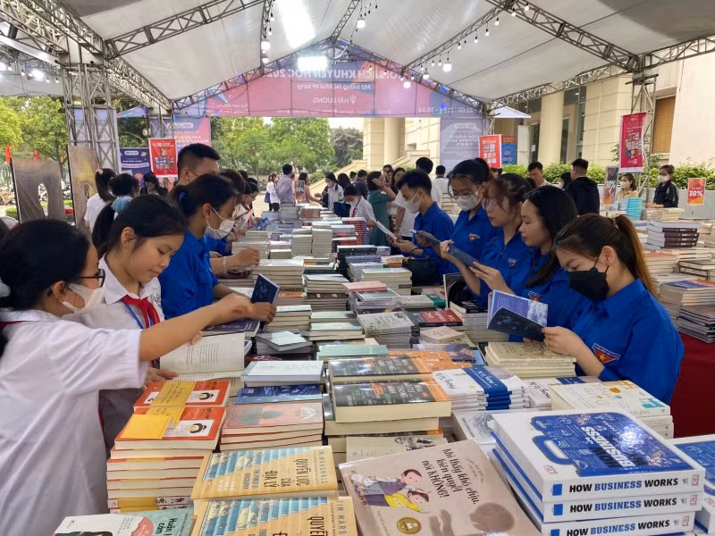 Hội sách gồm các hoạt động trưng bày mô hình sách, giới thiệu quảng bá sách của các nhà xuất bản, doanh nghiệp phát hành, doanh nghiệp công nghệ