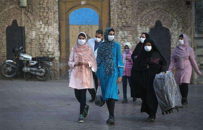 29,7 triệu người dân Iran sẽ nhận được khoản tiền mặt trực tiếp hàng tháng trị giá 1 triệu rial (tương đương 24 USD). 29,7 triệu người dân Iran sẽ nhận được khoản tiền mặt trực tiếp hàng tháng trị giá 1 triệu rial (tương đương 24 USD).