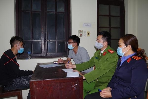 Nghi phạm Trần Mạnh Hùng bị bắt chỉ vài giờ sau khi phát hiện thi thể nữ sinh 16 tuổi Nghi phạm Trần Mạnh Hùng bị bắt chỉ vài giờ sau khi phát hiện thi thể nữ sinh 16 tuổi