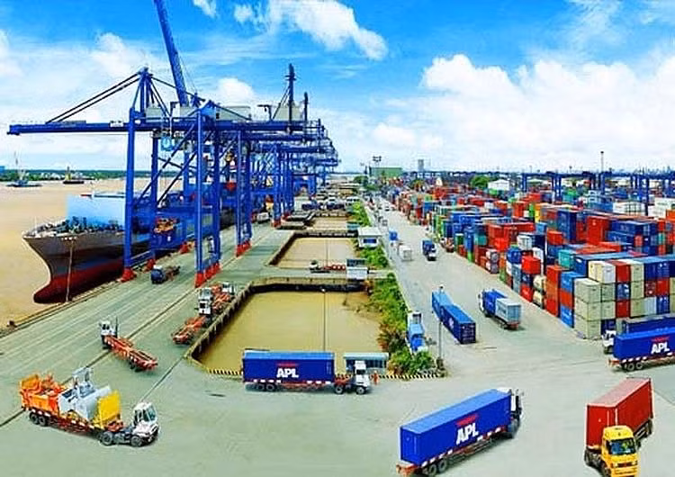 Cán cân thương mại Việt Nam thâm hụt trong tháng 8 và 8 tháng đầu năm