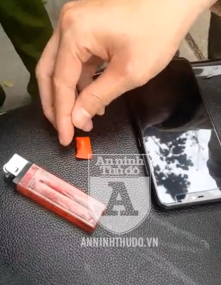 Gói ma túy trong túi quần đối tượng