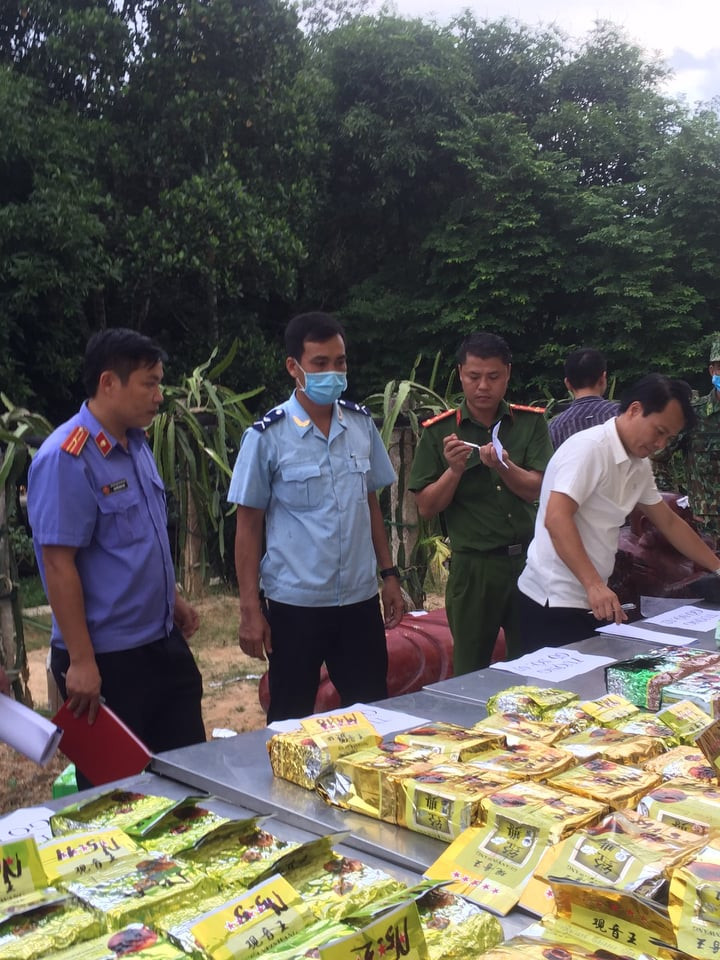 Số ma túy được các đối tượng ngụy trang trong 5 pho tượng gỗ Số ma túy được các đối tượng ngụy trang trong 5 pho tượng gỗ