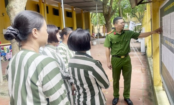 Công tác xét đặc xá được tiến hành công khai, dân chủ, chặt chẽ, nên tỷ lệ người đặc xá tái phạm tội rất thấp Công tác xét đặc xá được tiến hành công khai, dân chủ, chặt chẽ, nên tỷ lệ người đặc xá tái phạm tội rất thấp