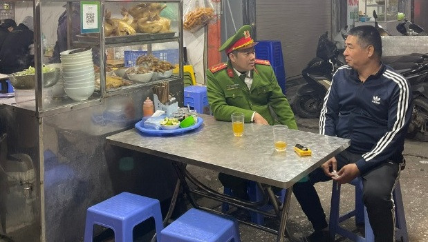 CAQ Hoàn Kiếm trao đổi, trò chuyện với người từng có quá khứ lầm lỗi