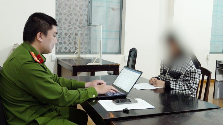 Cô gái báo tin giả về việc bị cướp điện thoại tại cơ quan công an