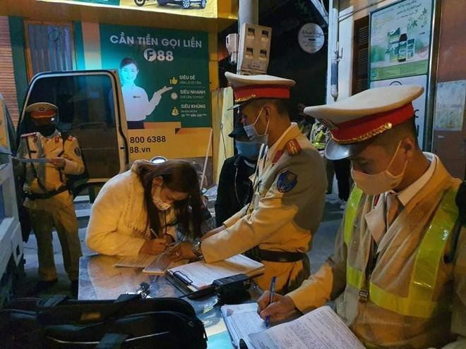 Công an Hà Nội tăng cường kiểm tra, kiểm soát và xử lý những vi phạm về TTATGT, nhất là hành vi đua xe, cổ vũ đua xe trái phép, gây rối trật tự công cộng Công an Hà Nội tăng cường kiểm tra, kiểm soát và xử lý những vi phạm về TTATGT, nhất là hành vi đua xe, cổ vũ đua xe trái phép, gây rối trật tự công cộng