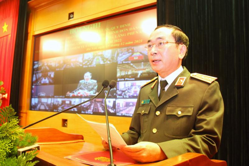 Thứ trưởng Bộ Công an Trần Quốc Tỏ điều hành tham luận tại hội nghị Thứ trưởng Bộ Công an Trần Quốc Tỏ điều hành tham luận tại hội nghị