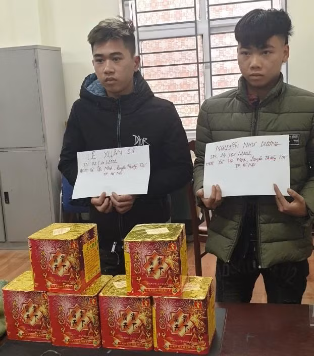 Hai đối tượng Sỹ, Dương và tang vật bị thu giữ