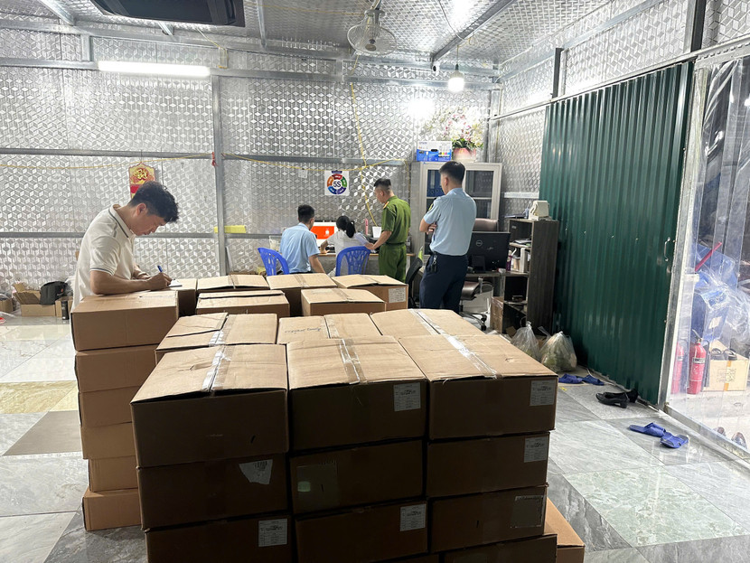 Số hàng ước tính trị giá trên 2 tỷ đồng Số hàng ước tính trị giá trên 2 tỷ đồng