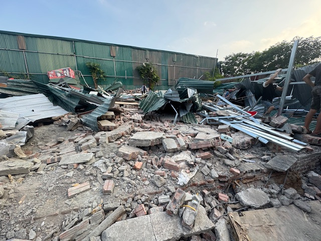 Công trình tạm của nhà ông Chin bị cưỡng chế (ảnh chụp ngày 31/5/2025) Công trình tạm của nhà ông Chin bị cưỡng chế (ảnh chụp ngày 31/5/2025)