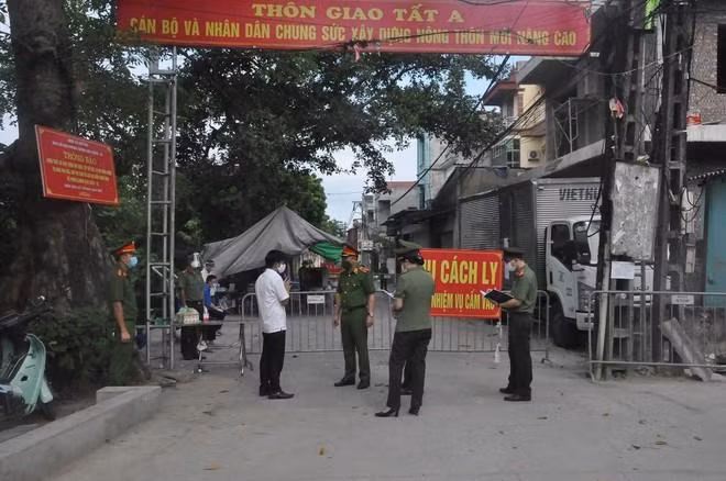 Thiếu tướng Nguyễn Thanh Tùng kiểm tra, chỉ đạo công tác phòng chống dịch Covid-19 tại địa bàn huyện Gia Lâm Thiếu tướng Nguyễn Thanh Tùng kiểm tra, chỉ đạo công tác phòng chống dịch Covid-19 tại địa bàn huyện Gia Lâm