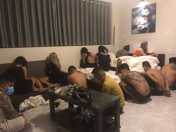 Tổng số 81/85 thanh niên thuê phòng tại resort dương tính với ma túy Tổng số 81/85 thanh niên thuê phòng tại resort dương tính với ma túy