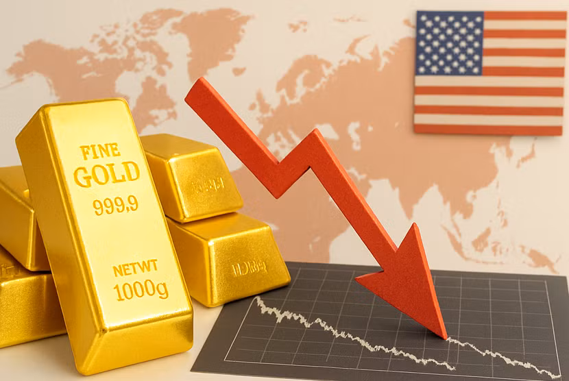 Giá vàng lao dốc do áp lực bán mạnh