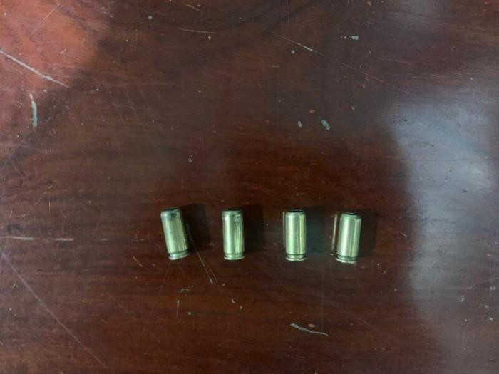 Những vỏ đạn công an thu được tại hiện trường Những vỏ đạn công an thu được tại hiện trường