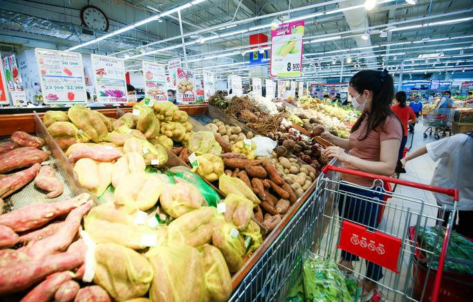 Việc tăng lương khiến nhiều người lo ngại giá cả sẽ tăng theo Việc tăng lương khiến nhiều người lo ngại giá cả sẽ tăng theo