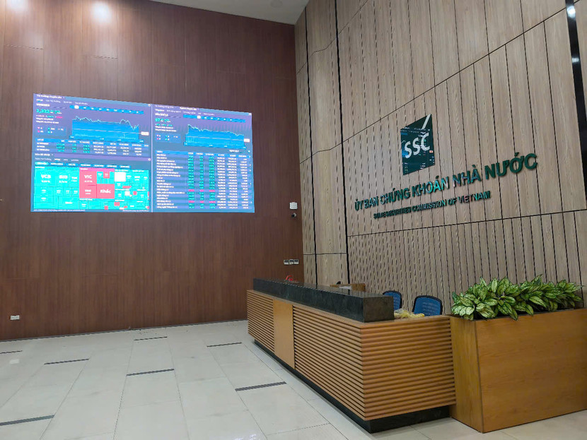 Ủy ban Chứng khoán Nhà nước yêu cầu các Sở giao dịch Chứng khoán giám sát chặt thị trường