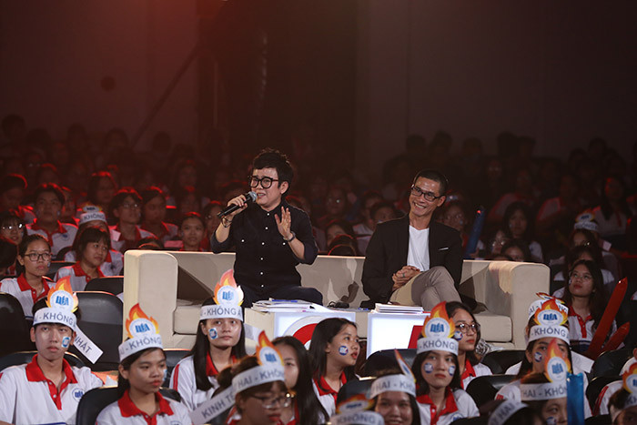 Nhạc sĩ Phương Uyên và nhà thơ Phong Việt trong vai trò giám khảo