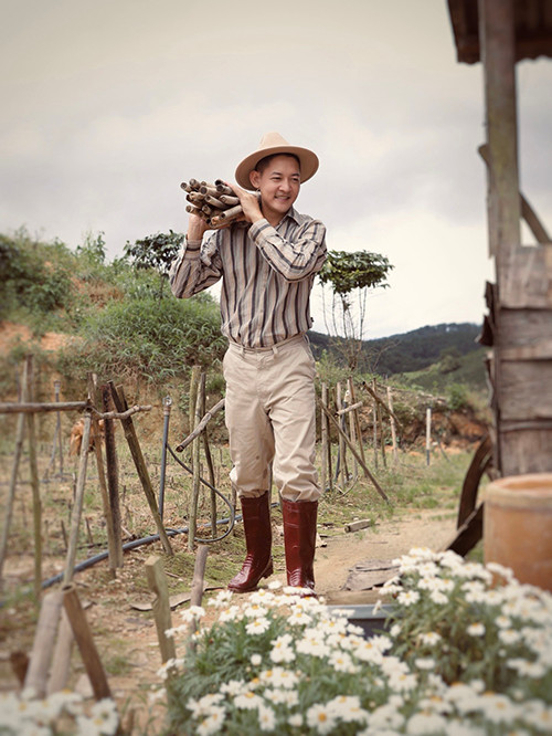 Nam diễn viên Thành Đạt biết ơn Hải Băng đã vượt qua nhiều rào cản để kết hôn với anh. Nhưng chính Hải Băng lại thấy may mắn vì có người bạn đời hiểu chuyện. Trong mắt nữ ca sĩ, chồng cô giỏi kiếm tiền, chỉn chu việc nhà, khéo chăm sóc lũ trẻ
