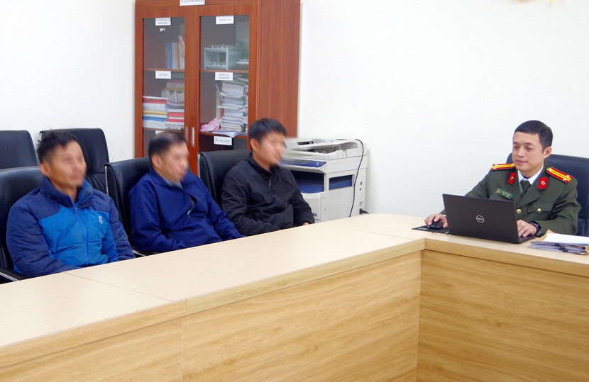 Phòng An ninh mạng và phòng chống tội phạm sử dụng công nghệ cao làm việc với các đối tượng.