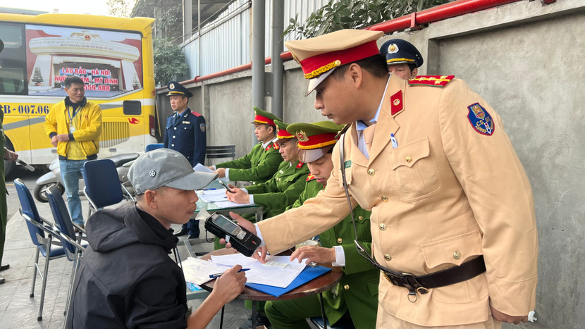 Các tài xế đều đồng tình, hợp tác lực lượng chức năng Các tài xế đều đồng tình, hợp tác lực lượng chức năng