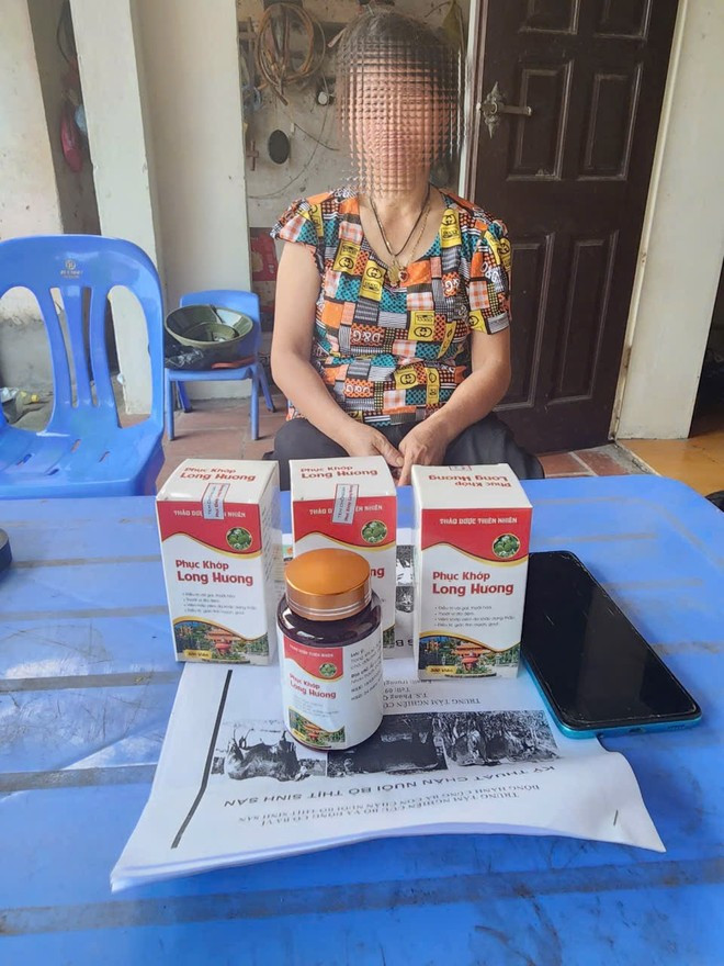 Một bị hại mua thuốc giả của nhóm đối tượng