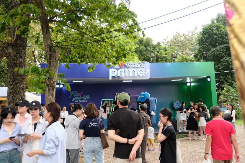 Năm 2024, rất nhiều khách hàng trẻ quan tâm tới các hoạt động tại gian hàng VPBank